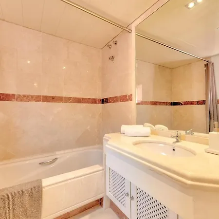 Luxury Penthouse In Jardines De Don Carlos マルベーリャ